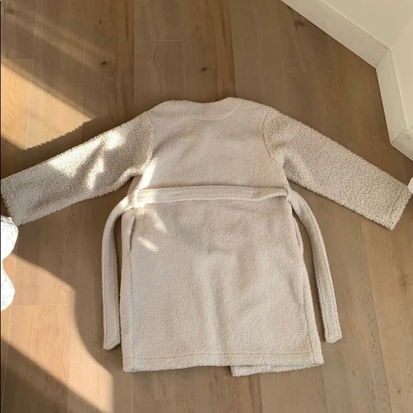 SOLD Uniqlo Fleece / Furry Coat - Picture 2 of 9